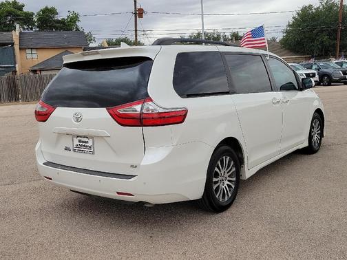 2018 Toyota Sienna XLE Auto Access Seat