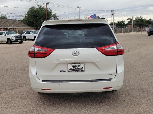 2018 Toyota Sienna XLE Auto Access Seat