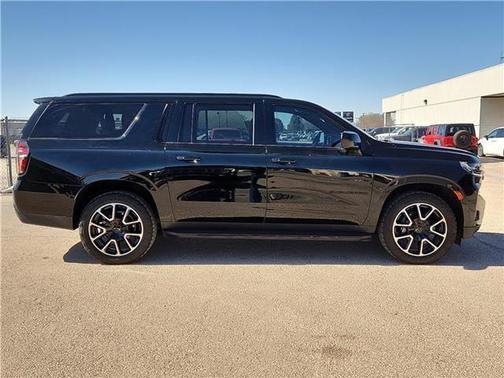 2023 Chevrolet Suburban RST