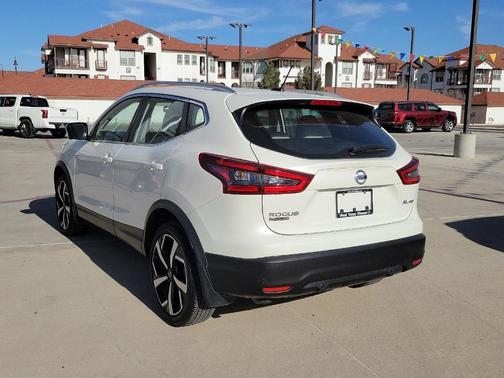 2022 Nissan Rogue Sport SL