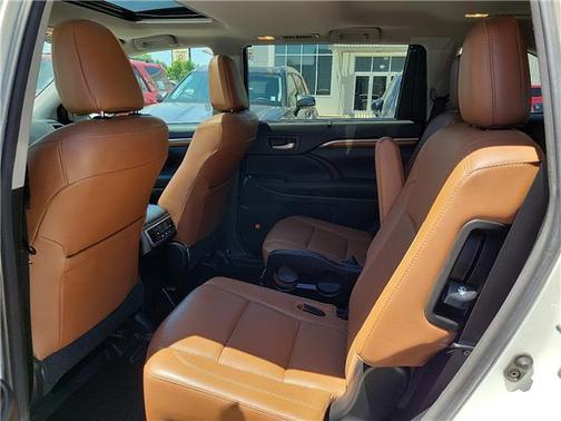 White 2017 Toyota Highlander Limited