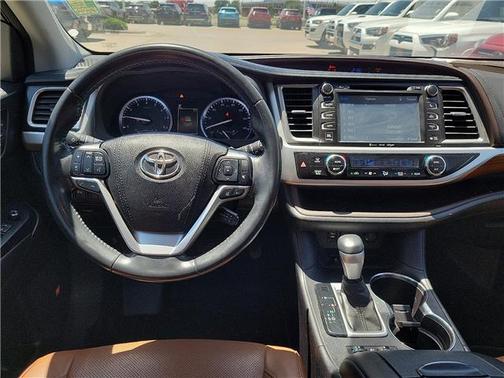 White 2017 Toyota Highlander Limited