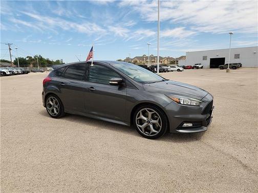 Magnetic Metallic 2018 Ford Focus ST Base