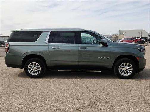 2024 Chevrolet Suburban LT