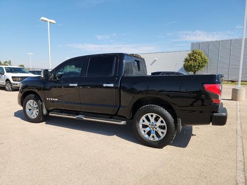 2021 Nissan Titan SL