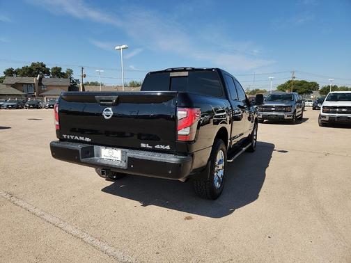 2021 Nissan Titan SL