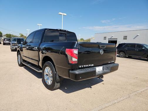 2021 Nissan Titan SL
