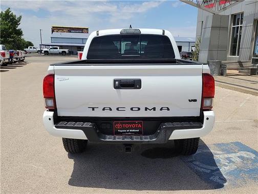 Super White 2018 Toyota Tacoma TRD Sport