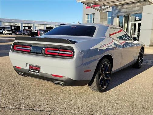 2022 Dodge Challenger SXT
