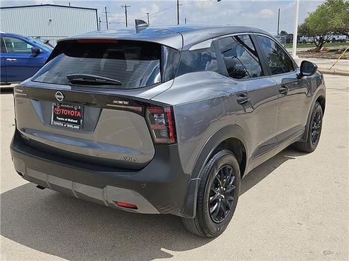 Gun Metallic 2025 Nissan Kicks S