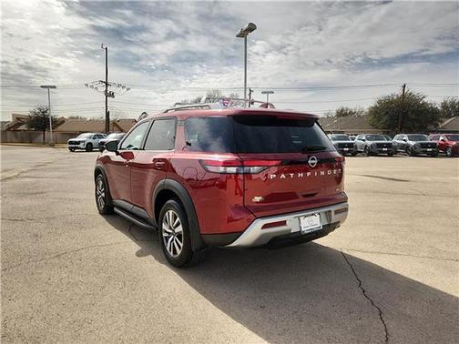 2024 Nissan Pathfinder SL