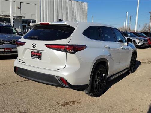 2022 Toyota Highlander LE