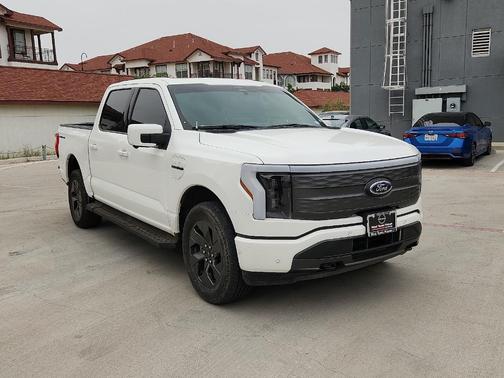 2023 Ford F-150 Lightning LARIAT