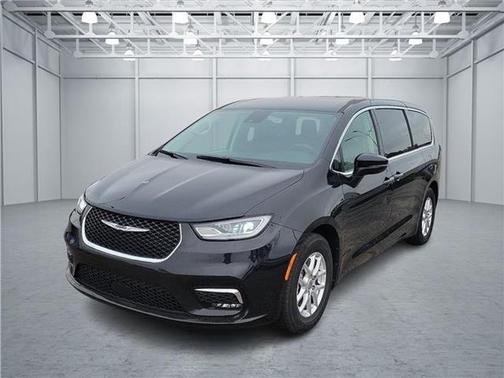 2023 Chrysler Pacifica Touring-L