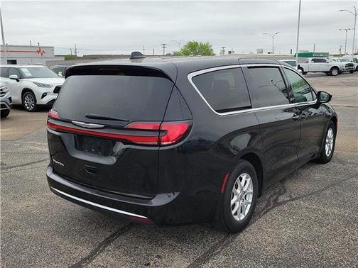 2023 Chrysler Pacifica Touring-L