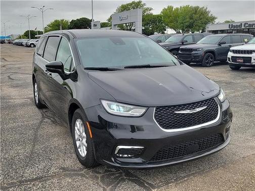 2023 Chrysler Pacifica Touring-L