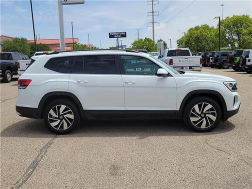Pure White 2025 Volkswagen Atlas 2.0T SE w/Technology