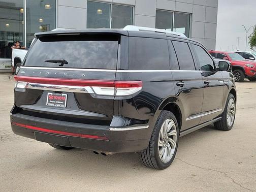 Infinite Black Metallic 2024 Lincoln Navigator Reserve