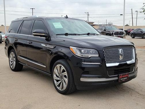 Infinite Black Metallic 2024 Lincoln Navigator Reserve