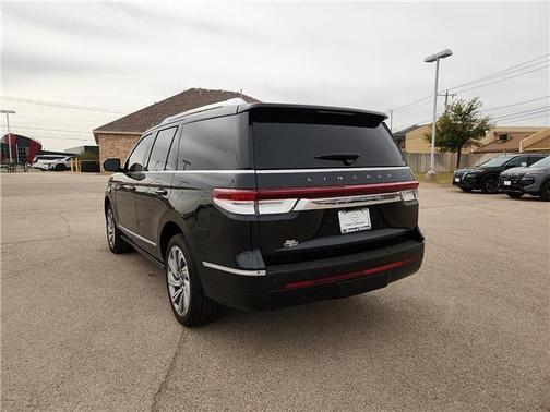 Infinite Black Metallic 2024 Lincoln Navigator Reserve