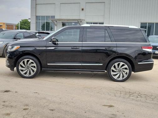 Infinite Black Metallic 2024 Lincoln Navigator Reserve