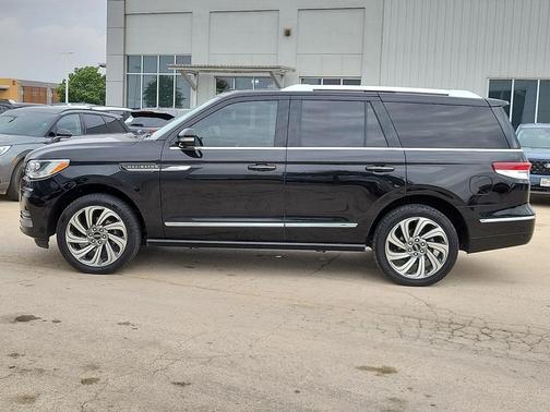 Infinite Black Metallic 2024 Lincoln Navigator Reserve
