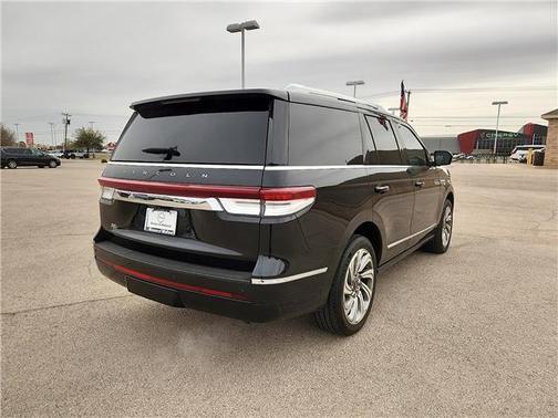 Infinite Black Metallic 2024 Lincoln Navigator Reserve