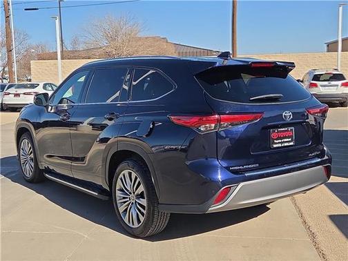 2022 Toyota Highlander Platinum