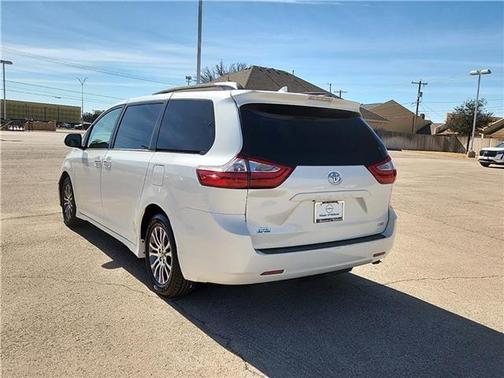 2018 Toyota Sienna XLE Auto Access Seat