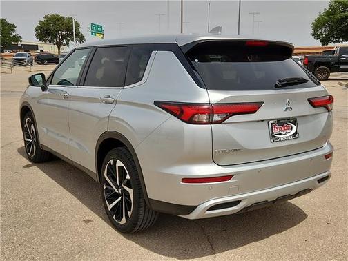Black 2024 Mitsubishi Outlander SE