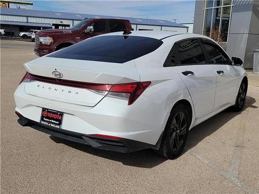 2022 Hyundai ELANTRA SEL