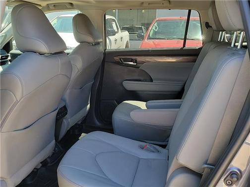 Magnetic Gray Metallic 2021 Toyota Highlander Limited