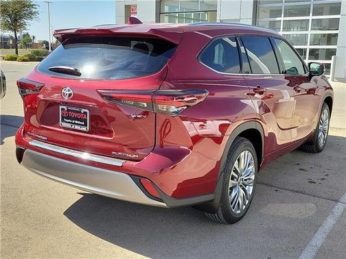 Ruby Flare 2026 Toyota Highlander Hybrid Platinum