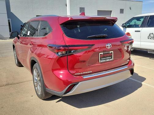 Ruby Flare 2026 Toyota Highlander Hybrid Platinum