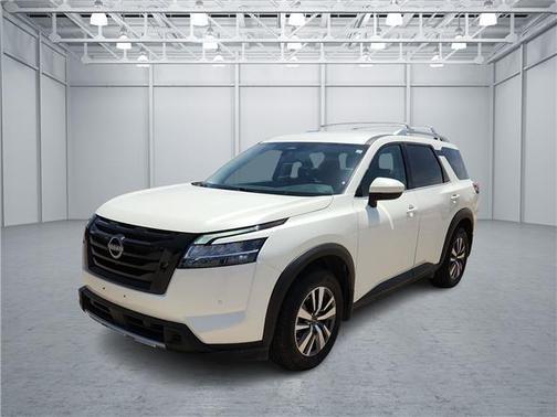 White 2023 Nissan Pathfinder SL