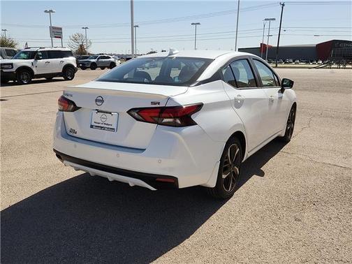 2025 Nissan Versa 1.6 SR