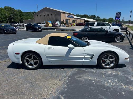 White 2004 Chevrolet Corvette Base
