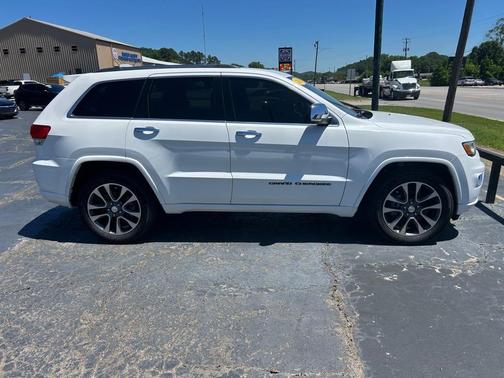 White 2018 Jeep Grand Cherokee Overland