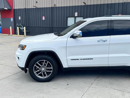 White 2017 Jeep Grand Cherokee Limited