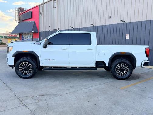 White 2020 GMC Sierra 2500 AT4
