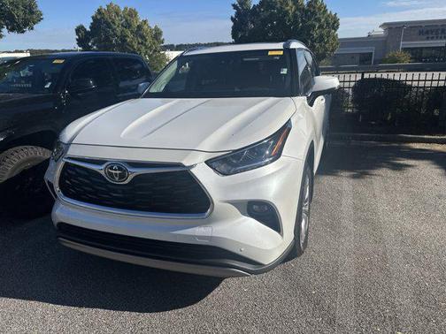 2025 Toyota Highlander Hybrid Platinum
