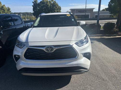 2025 Toyota Highlander Hybrid Platinum