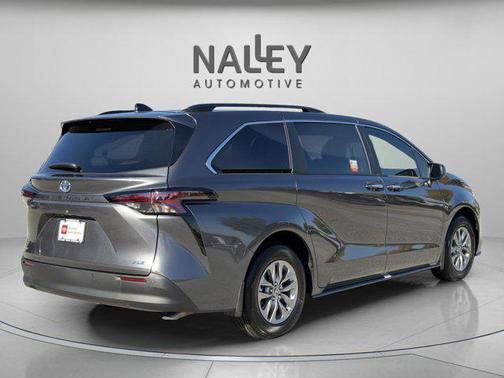 2025 Toyota Sienna XLE