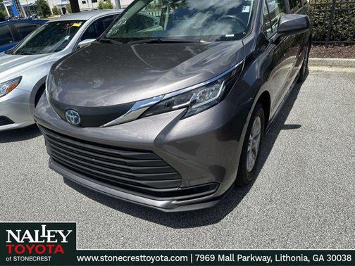 2023 Toyota Sienna LE