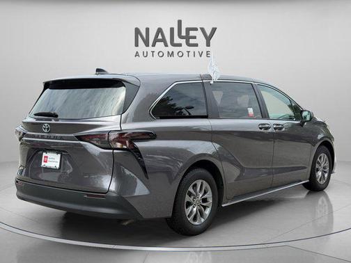 2023 Toyota Sienna LE