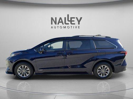 2021 Toyota Sienna LE