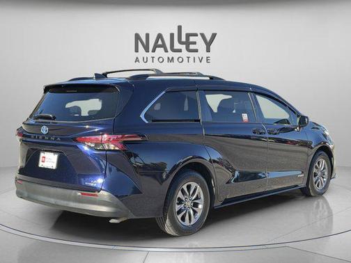 2021 Toyota Sienna LE