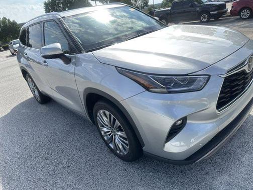 2022 Toyota Highlander Platinum