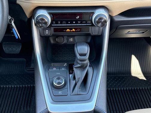 2025 Toyota RAV4 Hybrid SE