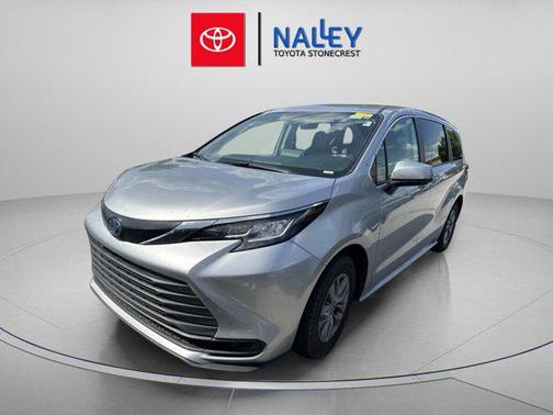 2023 Toyota Sienna LE